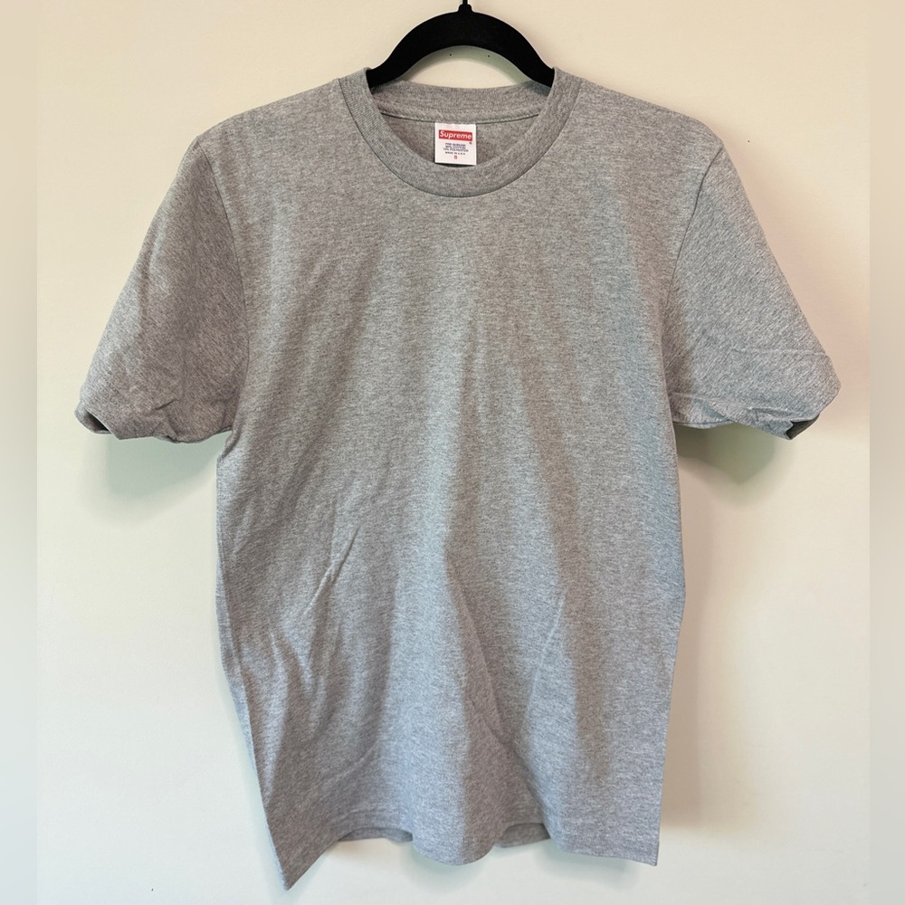 NWOT - Supreme - Gray T-Shirt Sz. Small